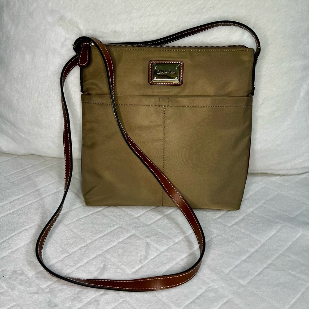 CALVIN KLEIN NYLON CROSSBODY BAG EUC